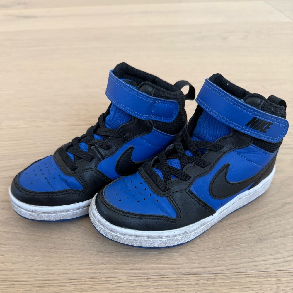 NIKE Kids Court Borough Mid 2 little Size 11C